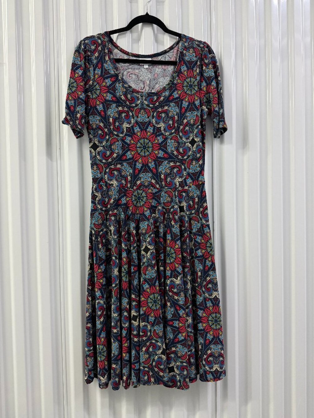 LuLaRoe Nicole Dress L Mandala Paisley Print Fit Flare Short Sleeve Boho 0140